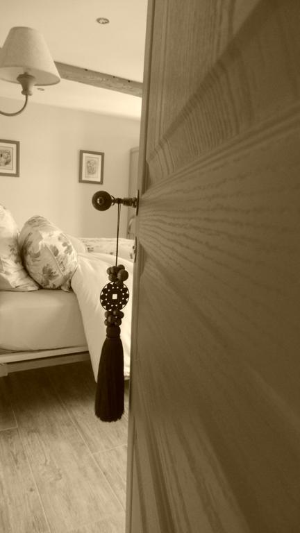 Bed and Breakfast Le Grand Cedre Lolme Pokoj fotografie